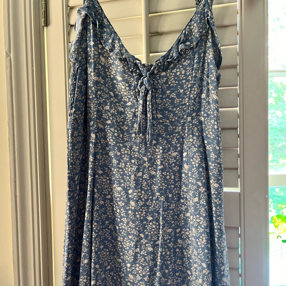 American Eagle Outfitters Blue and White Floral Sundress